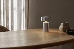 Menu Lampe De Table Portable Column -Lampes boutique 567481 01 5 EnvironmentImage 15d1d18922